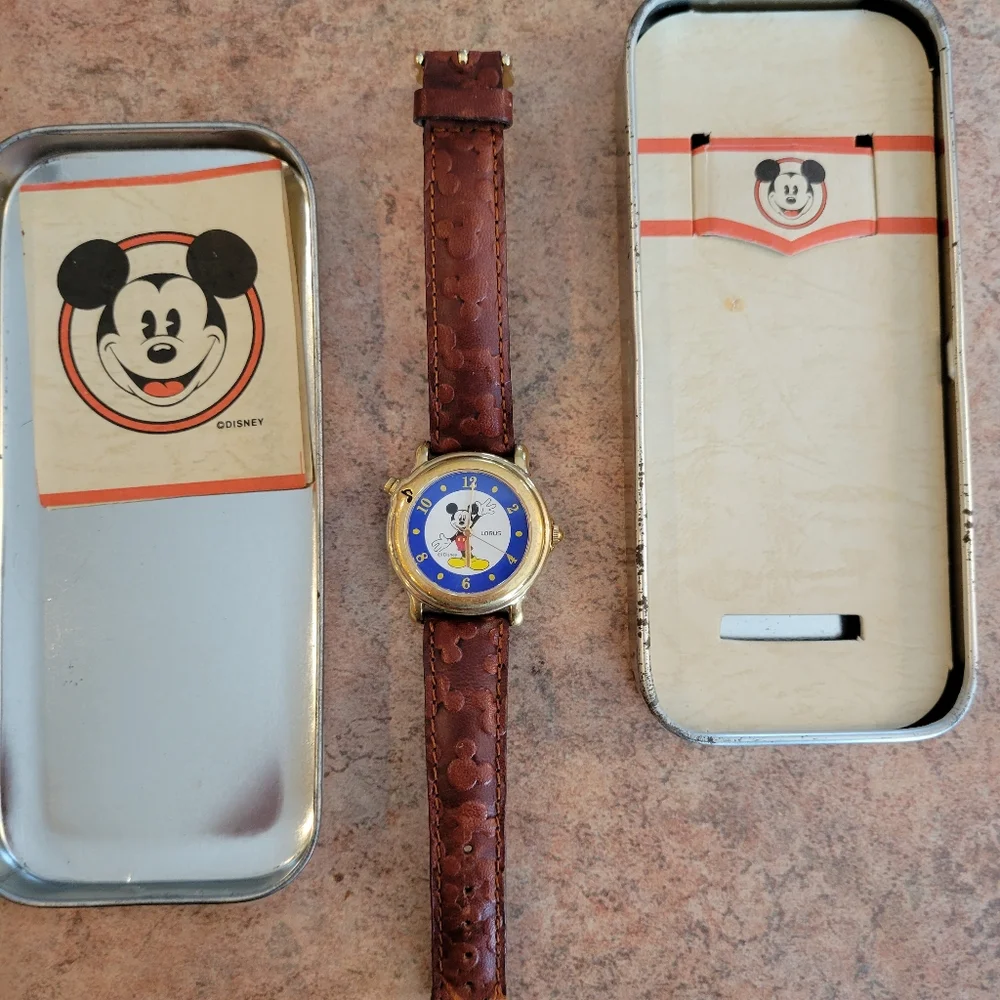 Disney Store Mickey Mouse Watch w/ Original Case ~ LORUS ~ Leather Strap ~ Y2K